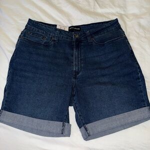DKNY, NWT, Women's size 8, Blue Denim Shorts